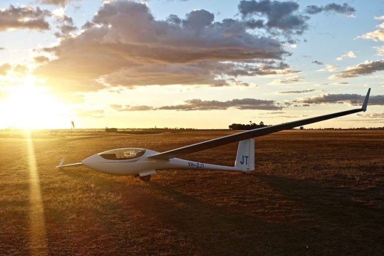 Glider soaring
